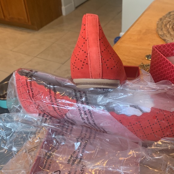 Kelly & Katie Suede shoes new in box never worn. - Picture 4 of 6